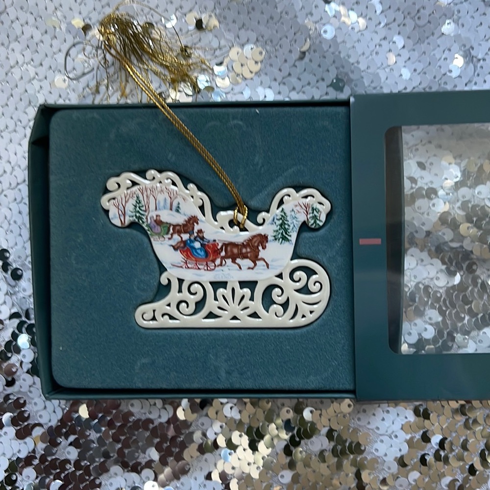 Vintage lenox Victorian sleigh. Perfect condition.